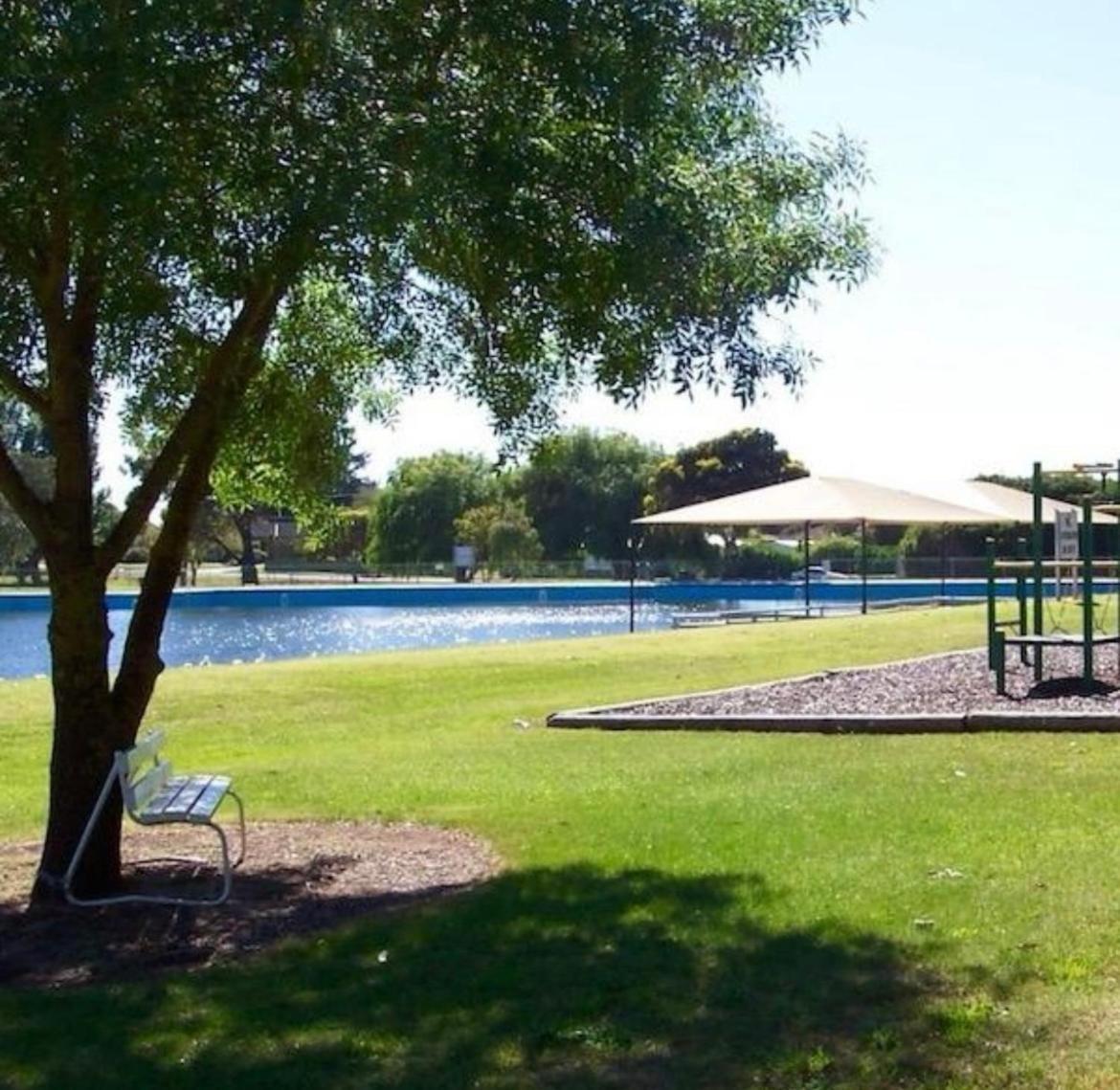 Millicent Lakeside Caravan Park Hotel Ngoại thất bức ảnh
