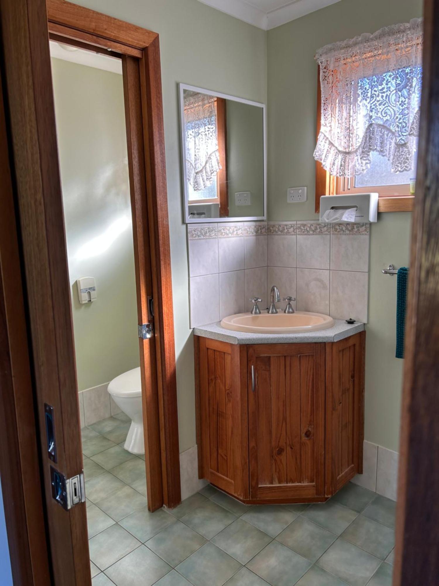 Millicent Lakeside Caravan Park Hotel Ngoại thất bức ảnh